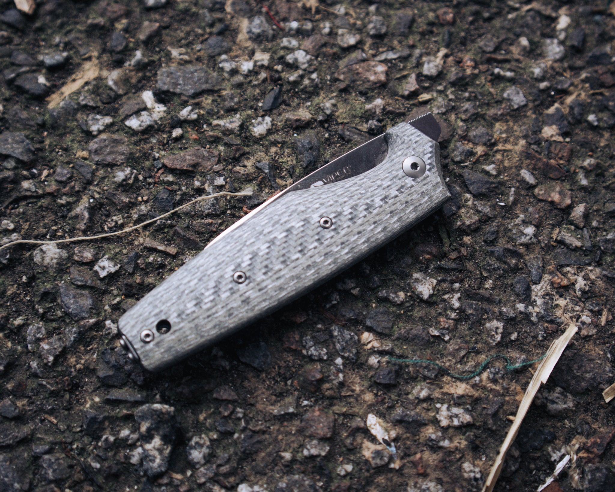 Viper Dan 2 – Carbon Fibre (White/Grey)