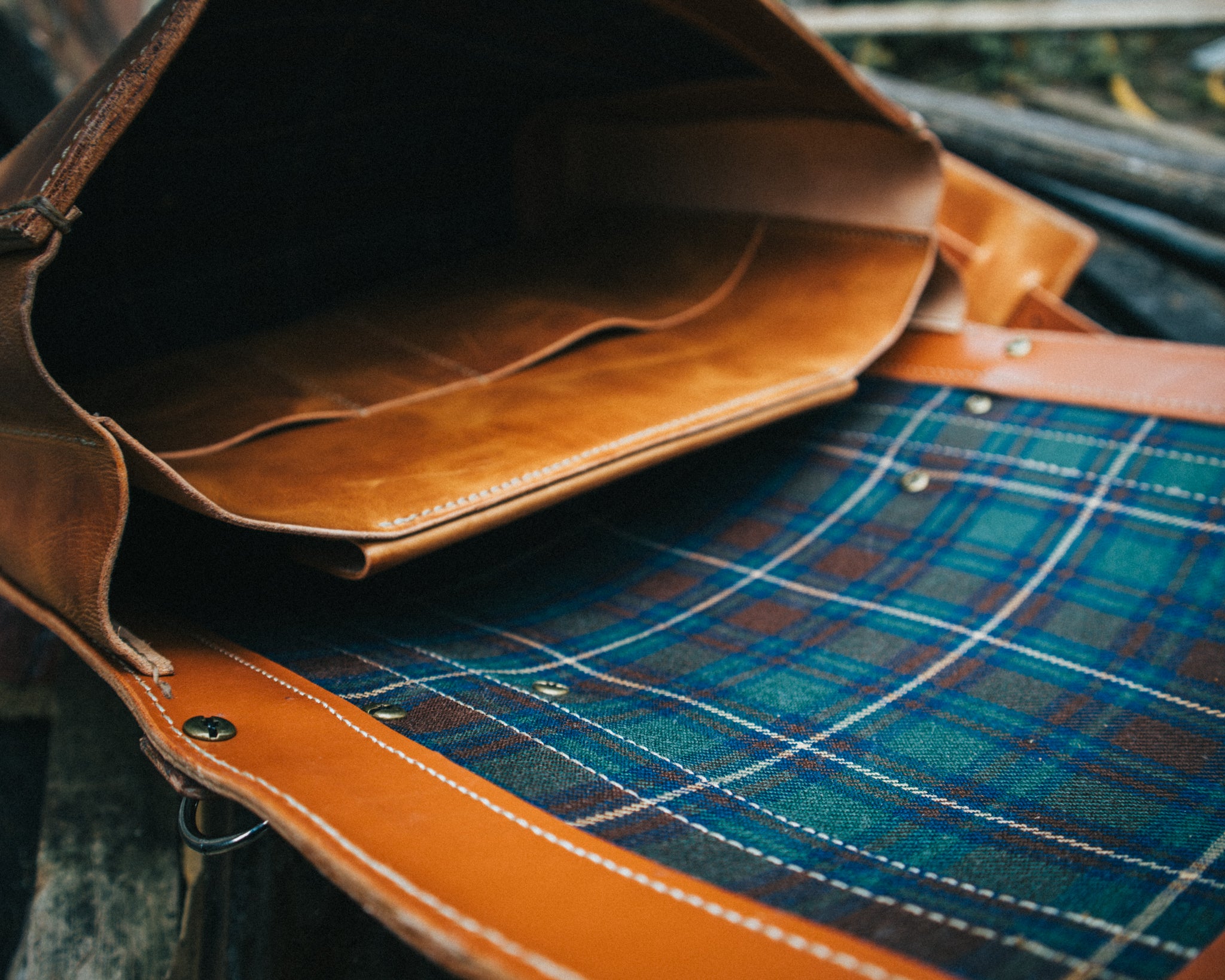 The Bothy Satchel (Compact Outlander)