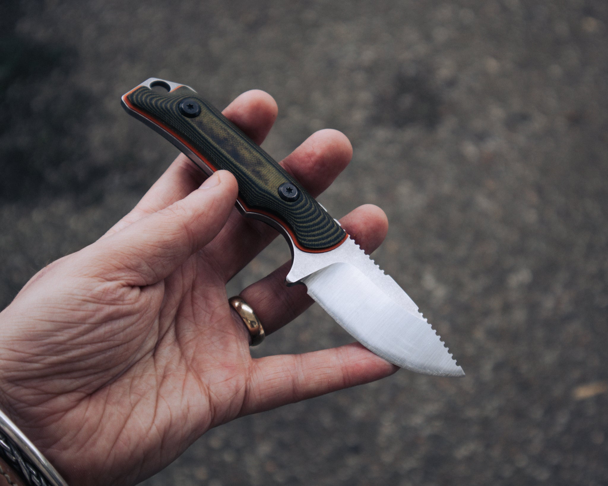 Benchmade Hidden Canyon Hunter – S90V / Richlite &amp; Orange G10