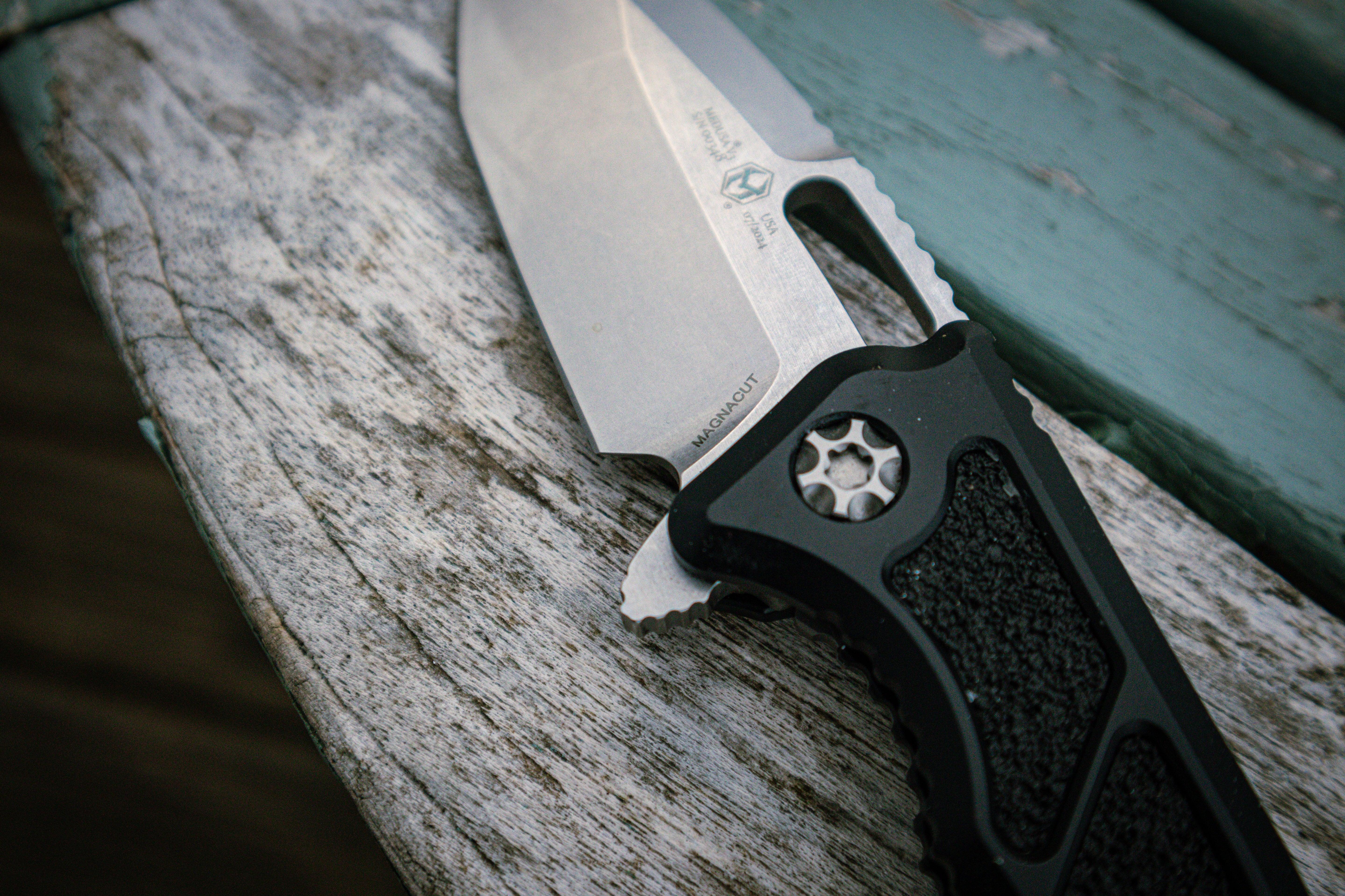 Heretic Knives Medusa (Magnacut, Black Aluminium, Battleworn)